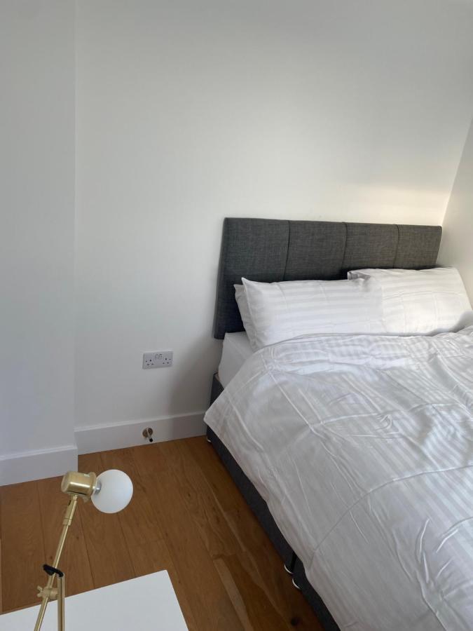 Morden 1 Bedroom City- Apt Central Stylish Living ครอยดอน ภายนอก รูปภาพ