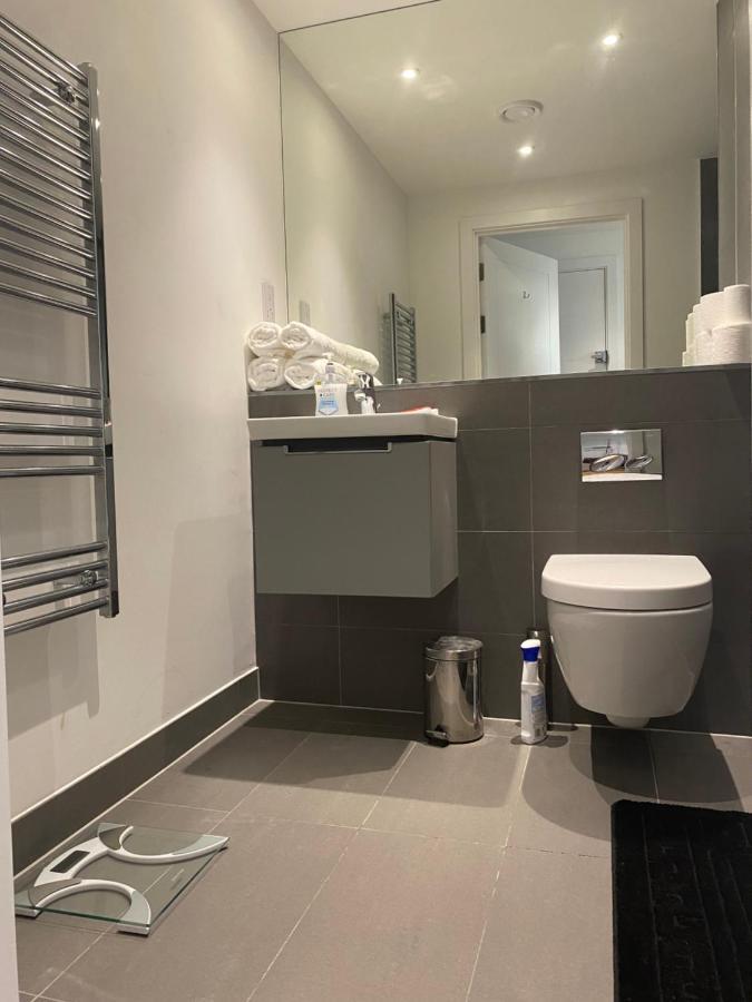 Morden 1 Bedroom City- Apt Central Stylish Living ครอยดอน ภายนอก รูปภาพ